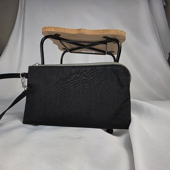 Baggallini Black Nylon RFID Wristlet - Picture 3 of 8
